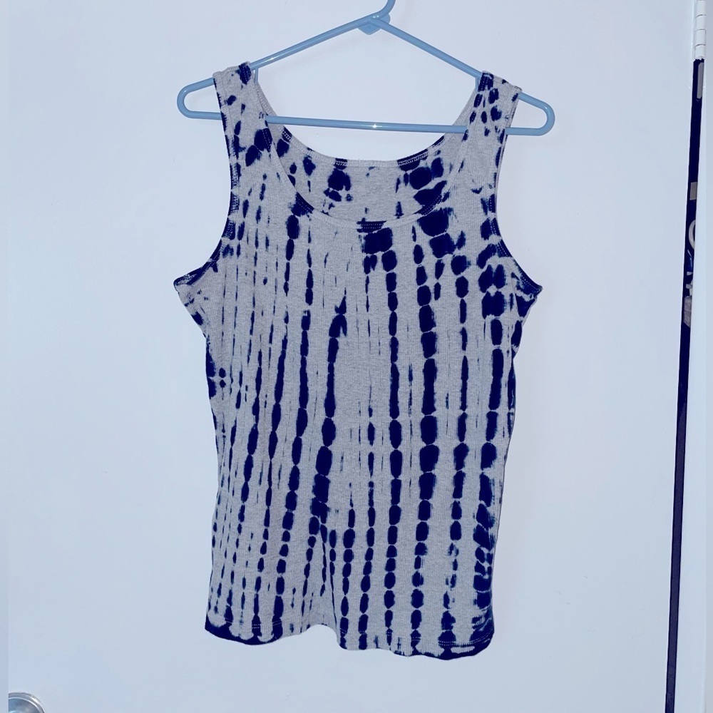 Dyed tank